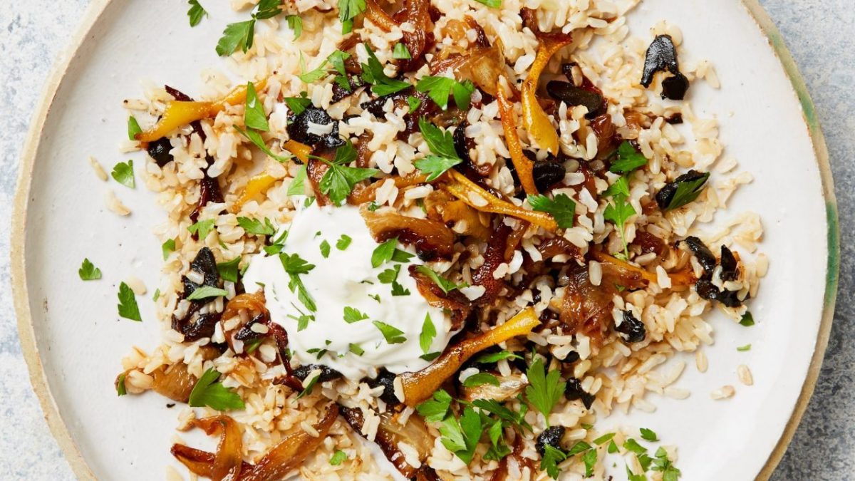 Ottolenghi s brown rice caramelized onion and black garlic Zwarte 